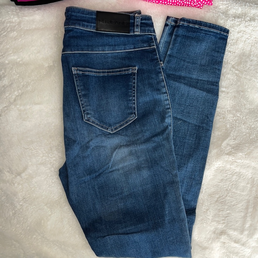 FitJeans / REGULAR V2 4 HOLE HIGH WAISTED
- AZURE BLUE